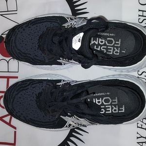 Back to school!New balance fresh foam size 8 athletic shoes black euc